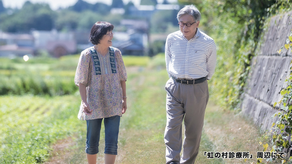 インタビューを終えて：川口先生・金安さんご夫婦とのスリーショット